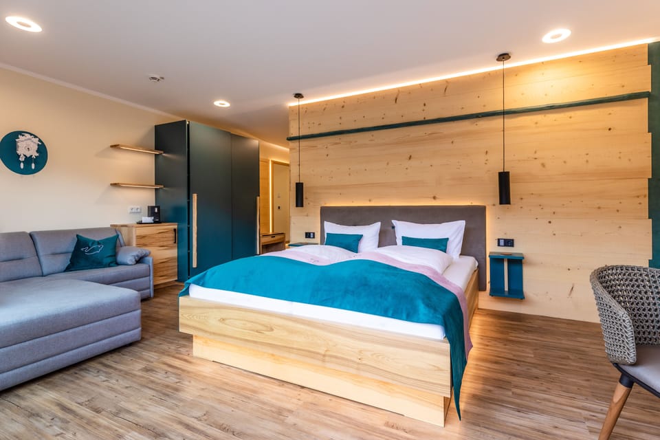 Studio Suite | Premium bedding, down comforters, minibar, desk