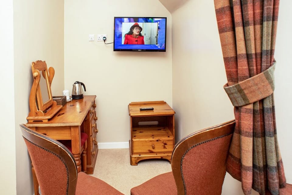 Standard Double Room, Ensuite, Sea View | Iron/ironing board, free WiFi, bed sheets