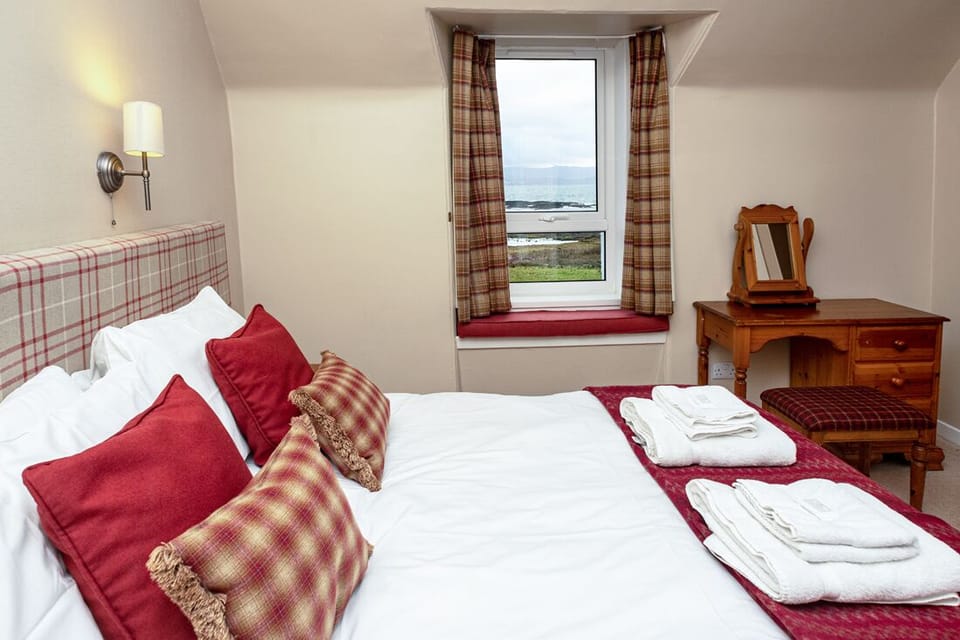 Superior Room, 1 Double or 2 Twin Beds, Ensuite, Sea View | Iron/ironing board, free WiFi, bed sheets