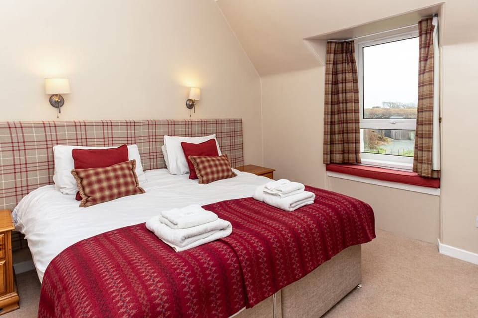 Superior Room, 1 Double or 2 Twin Beds, Ensuite, Sea View | Iron/ironing board, free WiFi, bed sheets