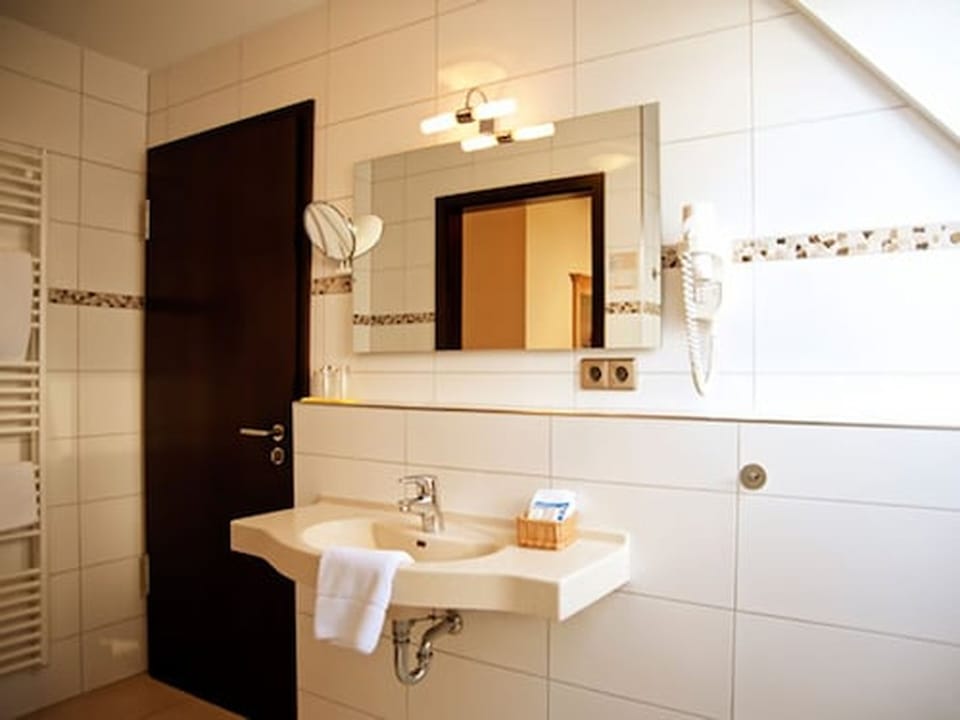 Towels, soap, shampoo, toilet paper
