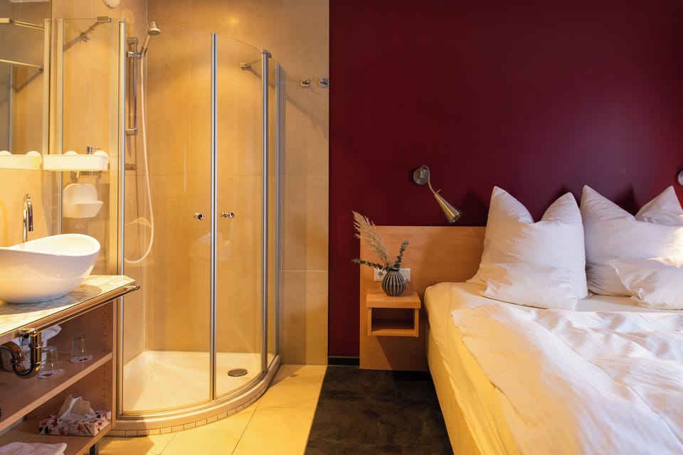 Double Room (Stadtzimmer) | Minibar, in-room safe, desk, soundproofing