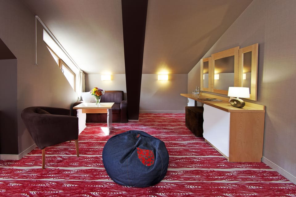 Classic Studio Suite (with the bath) | Premium bedding, minibar, in-room safe, individually decorated