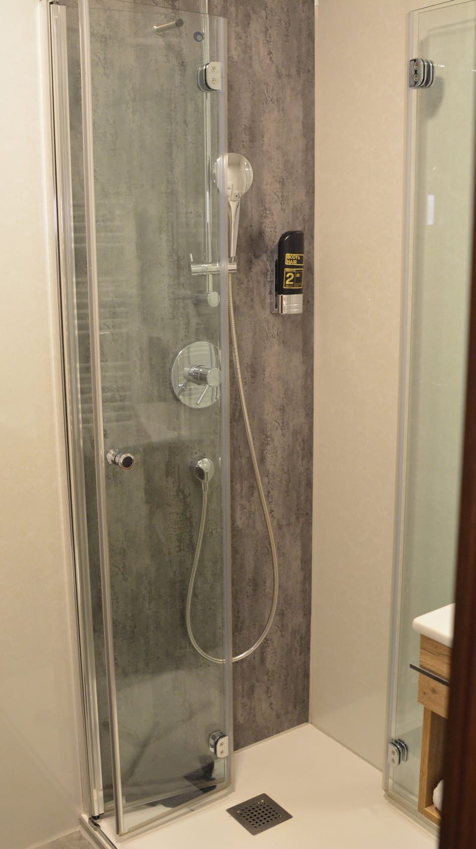 Single Room | Bathroom shower
