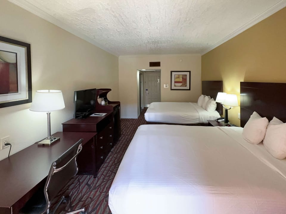 In-room safe, iron/ironing board, free WiFi, bed sheets