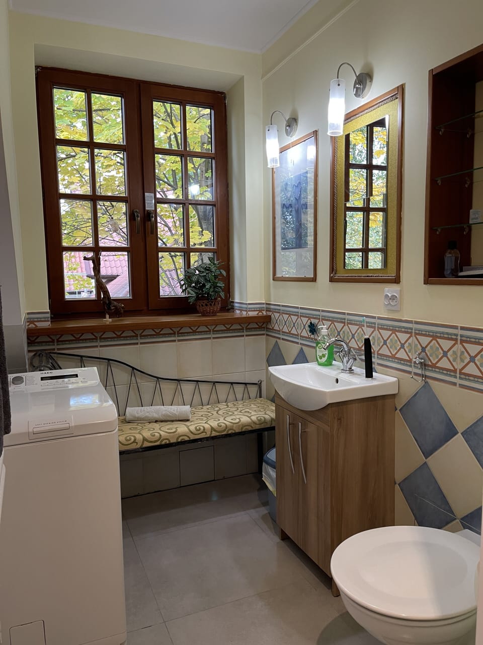 City Studio Suite, Multiple Beds, Private Bathroom | Bathroom | Free toiletries, hair dryer, towels