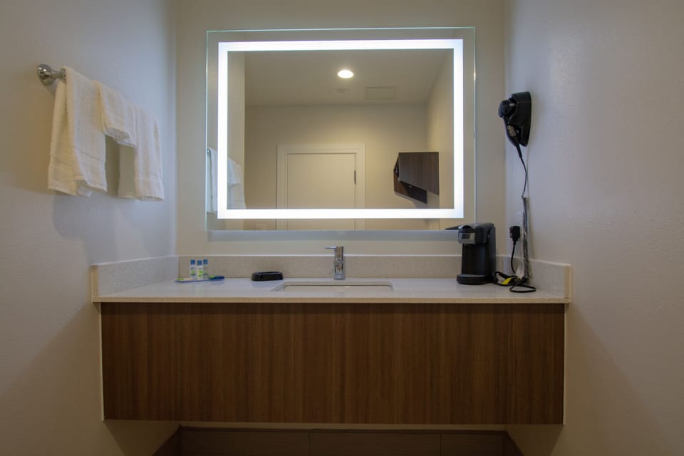 Bathroom sink