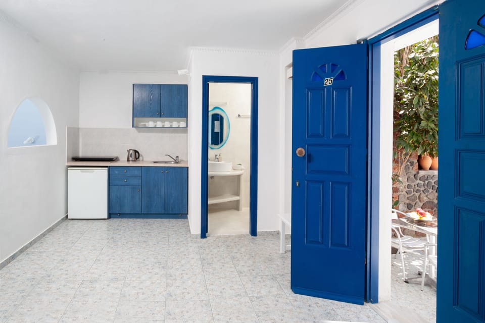 Studio, Ensuite (FAMILY OF 5 LOWER LEVEL ) | Premium bedding, in-room safe, free WiFi, bed sheets