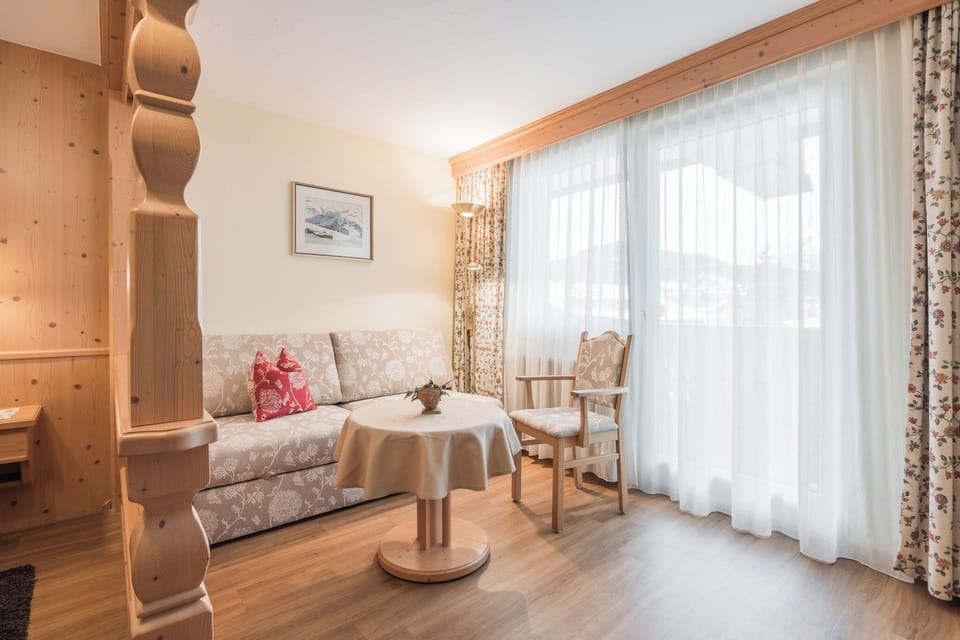 Standard Double Room | In-room safe, individually decorated, individually furnished, desk