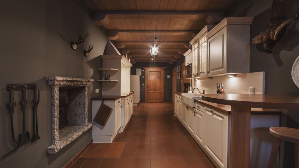 Traditional Apartment, 3 Bedrooms | Private kitchen | Fridge, stovetop, dishwasher, coffee/tea maker