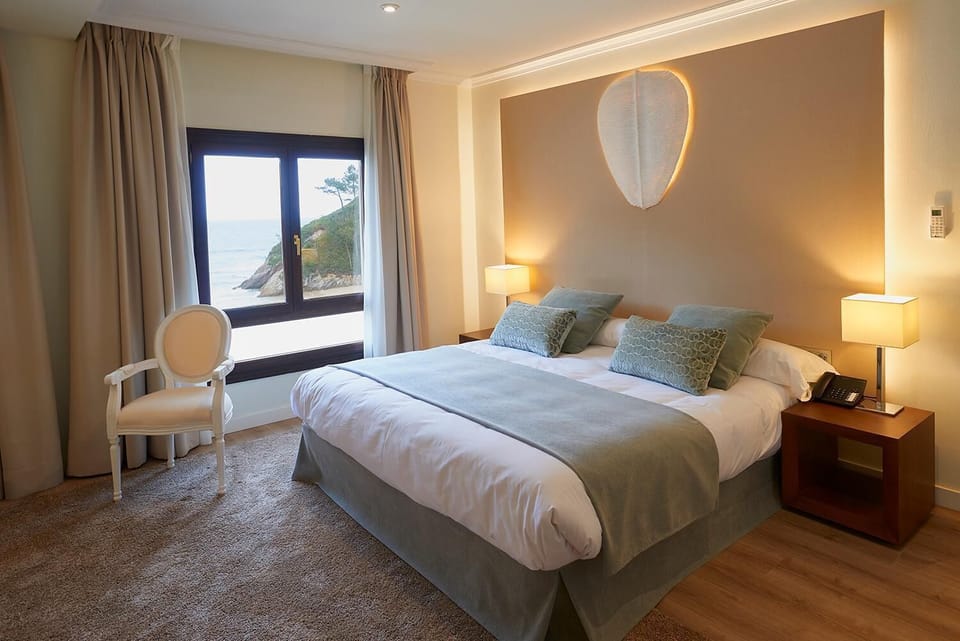 In-room safe, free WiFi, bed sheets