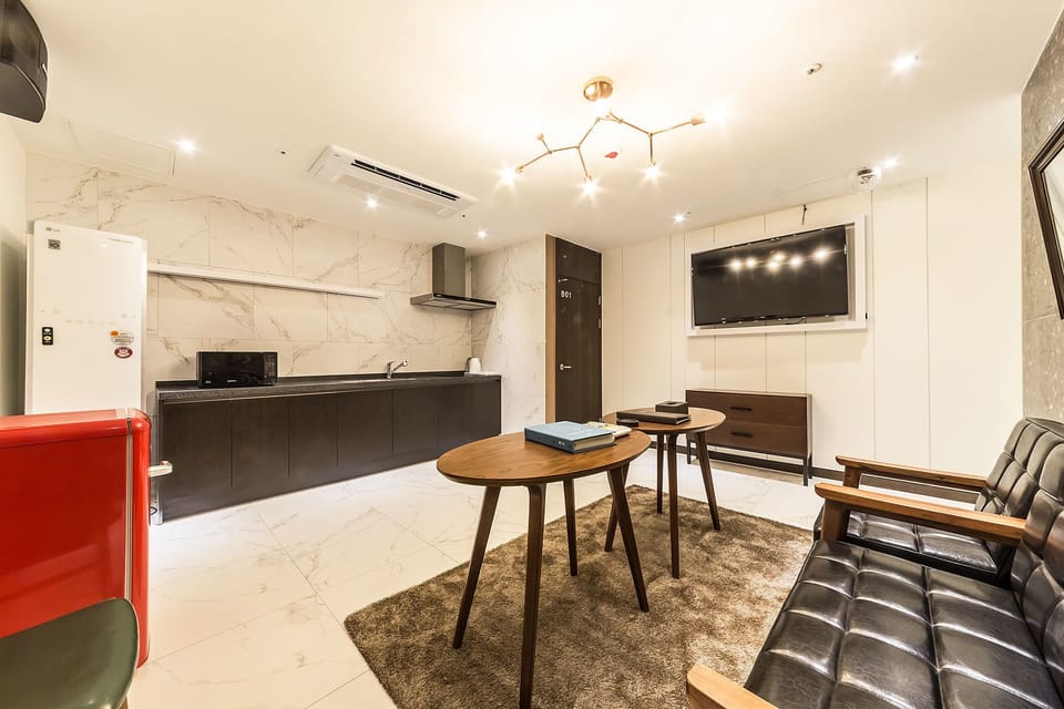 Luxury Party | Desk, soundproofing, free WiFi