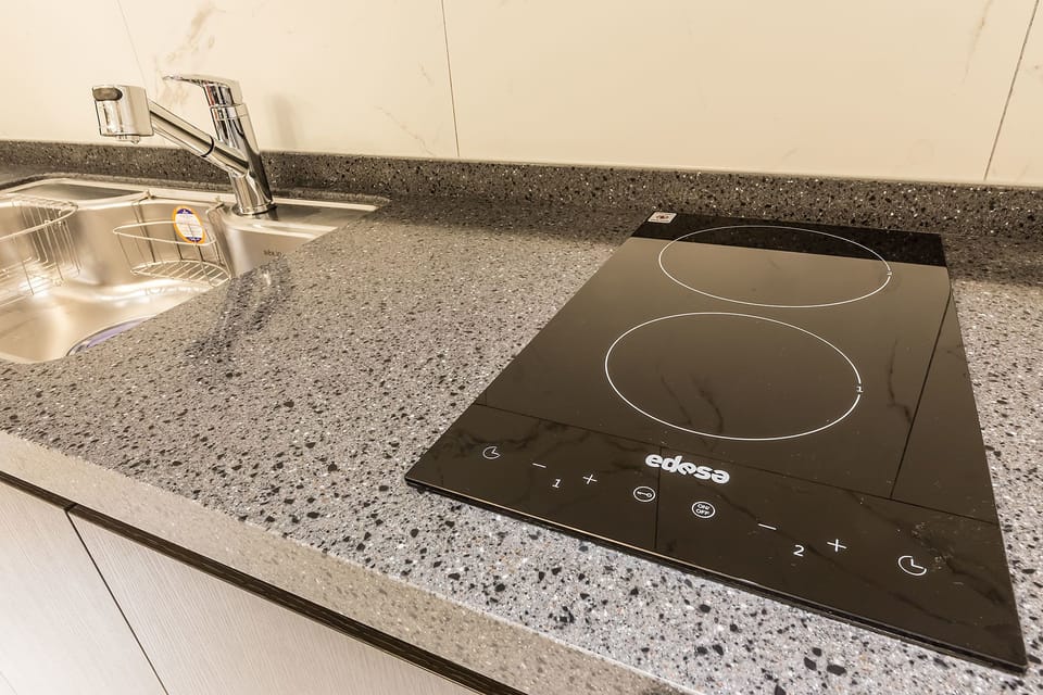 Luxury Party | Private kitchen | Fridge, electric kettle