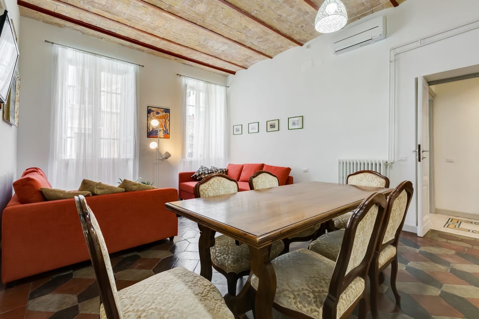 Apartment, 3 Bedrooms, 2 Bathrooms, City View | In-room dining