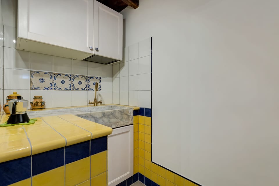 Apartment, 1 Queen Bed, Non Smoking, Air conditioning | Private kitchen | Fridge, stovetop, coffee/tea maker, electric kettle