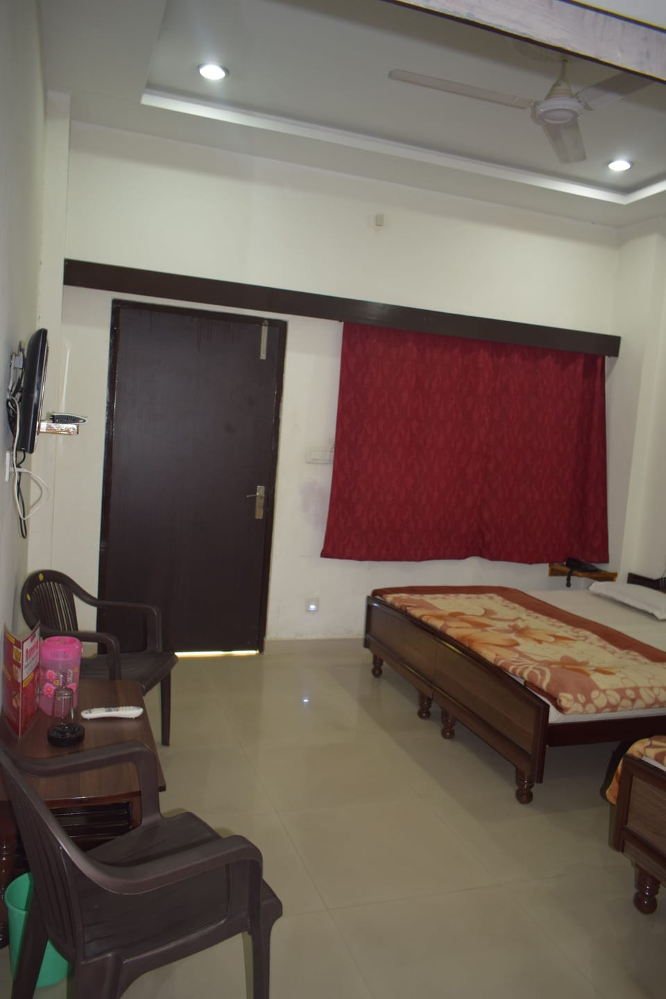 Economy Triple Room, Non Smoking | 1 bedroom, in-room safe, soundproofing, free WiFi