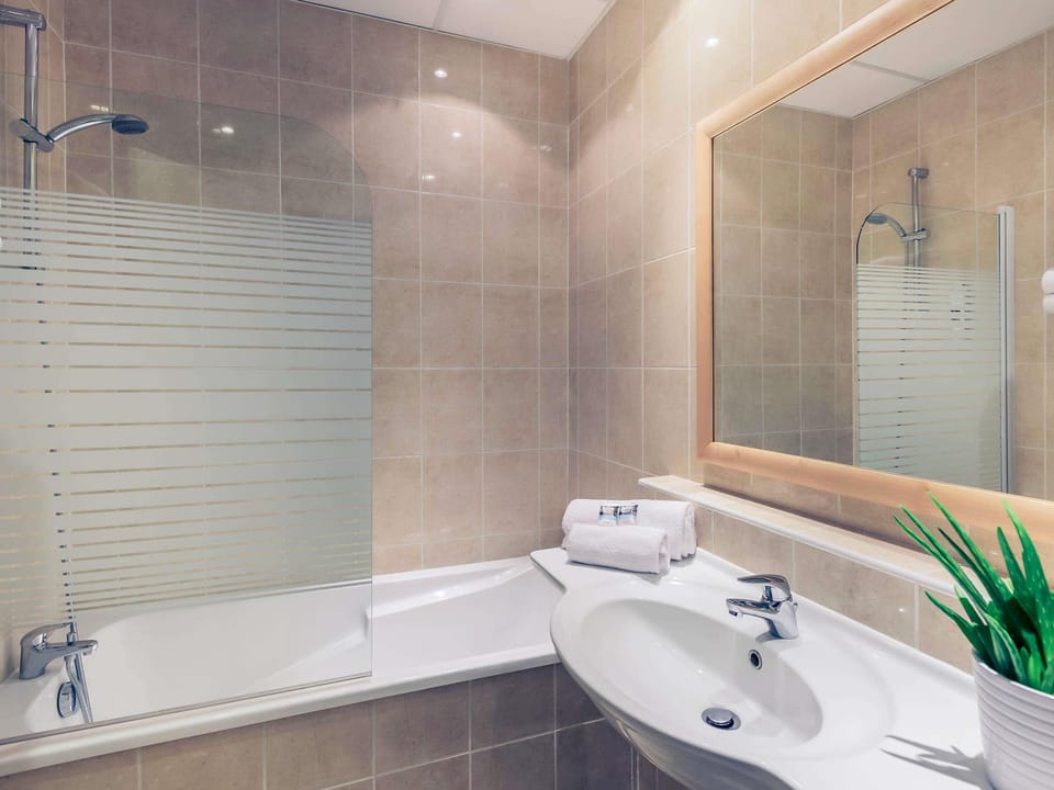 In-room safe, desk, soundproofing, iron/ironing board