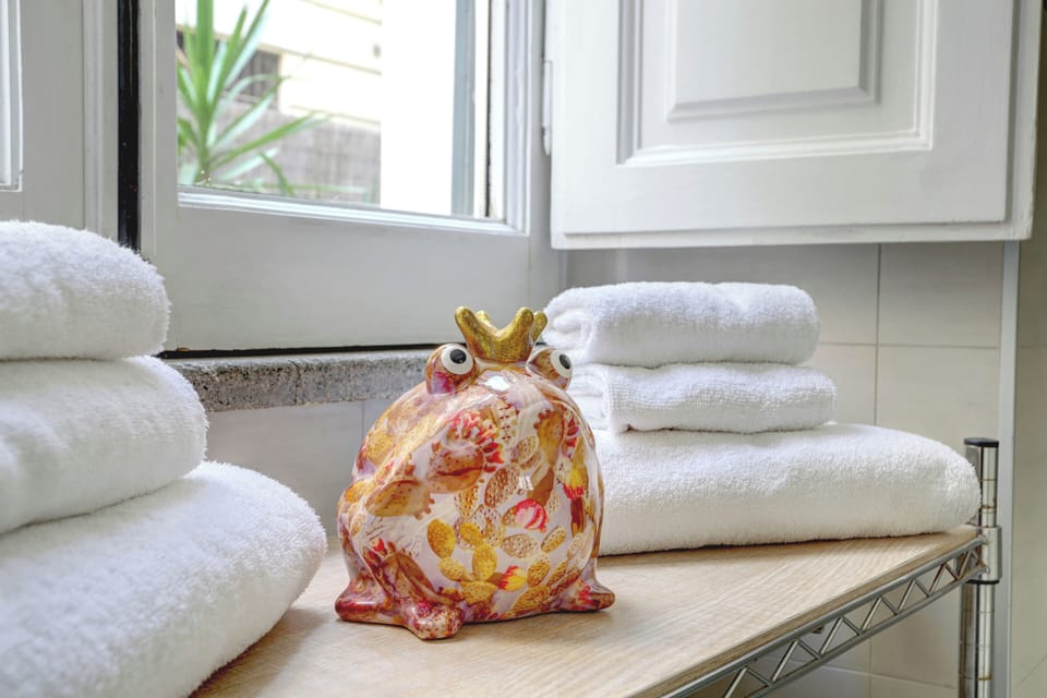 Apartment, 2 Bedrooms, Garden View | Bathroom | Shower, hair dryer, bidet, towels