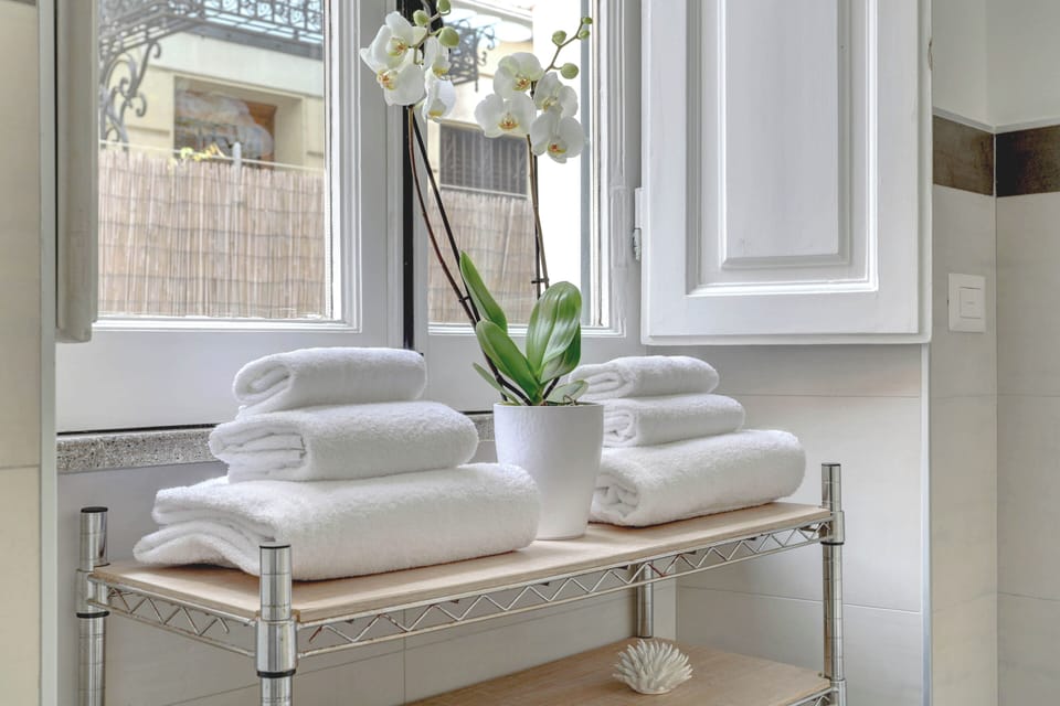 Apartment, 2 Bedrooms, Garden View | Bathroom | Shower, hair dryer, bidet, towels