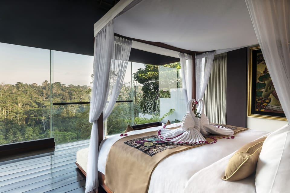 Royal Villa, 1 Bedroom, Jetted Tub, Valley View | Minibar, in-room safe, desk, soundproofing