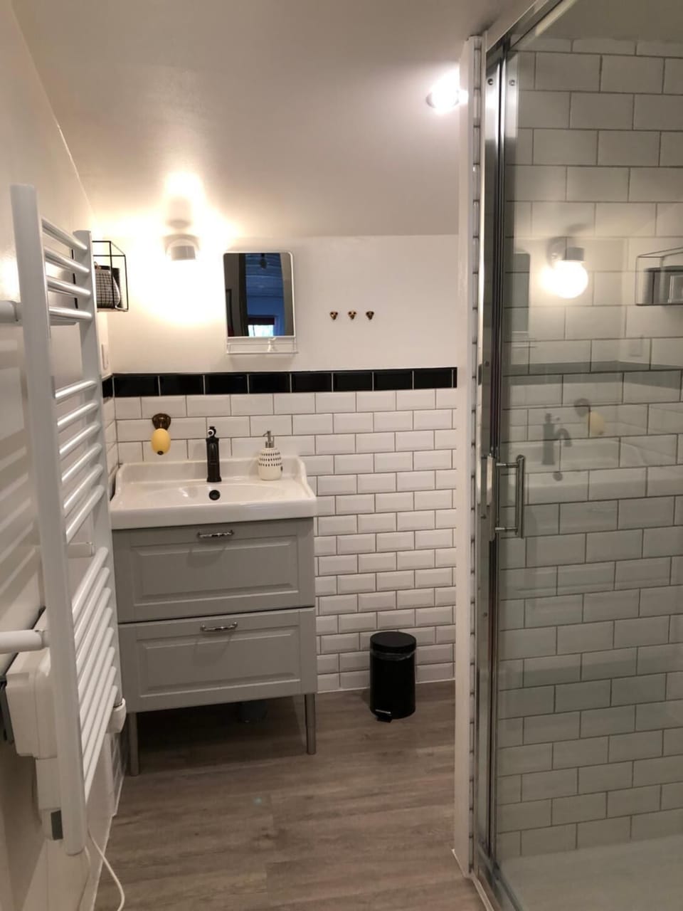 Shower, towels