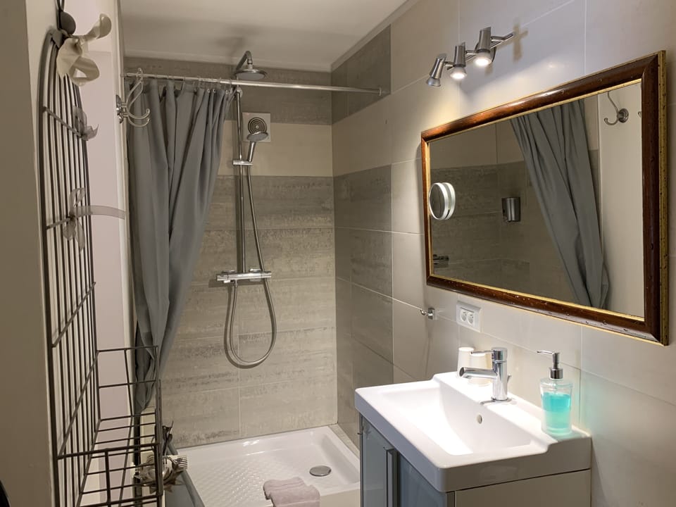 Superior Double Room, Ensuite (MAZARIN) | Bathroom