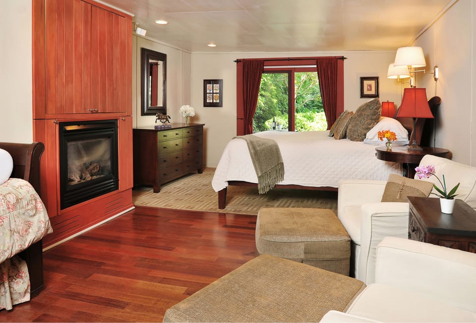Classic Suite (Barn) | Hypo-allergenic bedding, down comforters, individually decorated