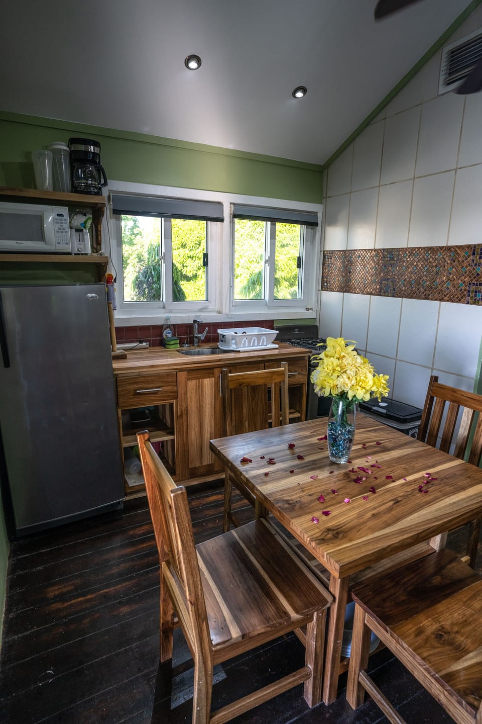 Comfort Bungalow, Multiple Beds | Private kitchen | Fridge, microwave, coffee/tea maker