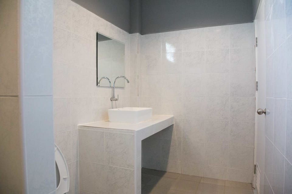 Standard Double Room | Bathroom sink
