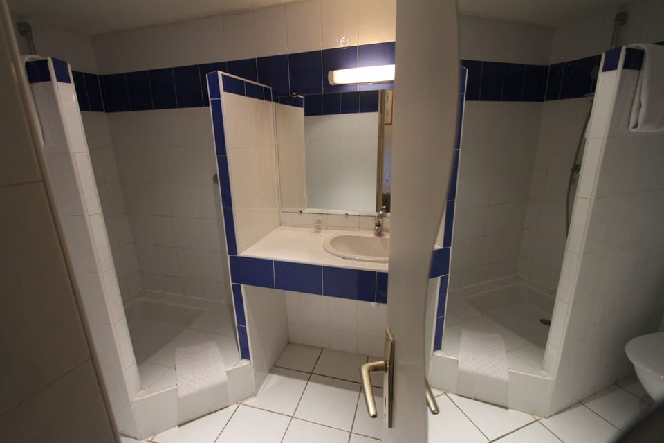 Double Room | Bathroom | Shower, free toiletries, towels