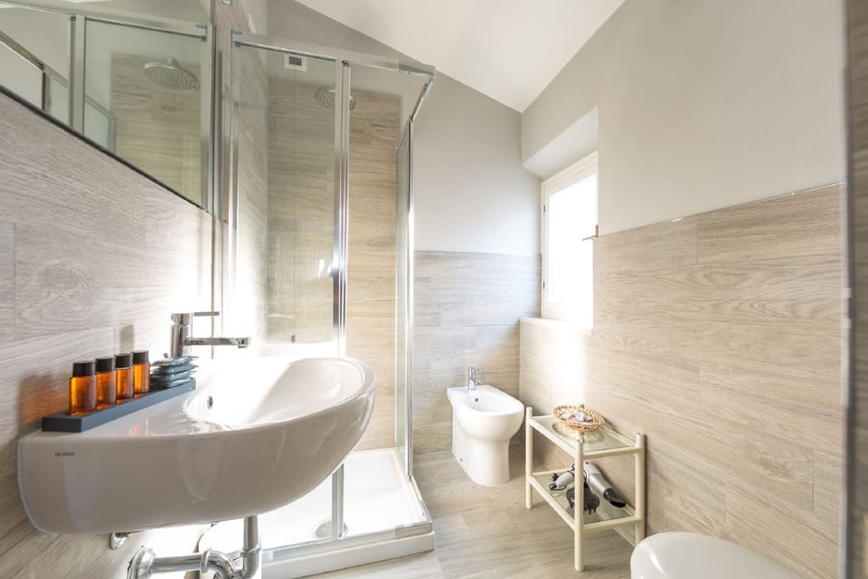 Superior Quadruple Room | Bathroom | Shower, free toiletries, towels