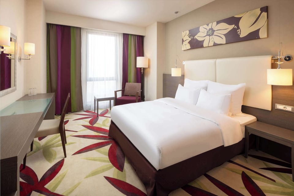 Standard Room, 1 Queen Bed | Premium bedding, Select Comfort beds, minibar, in-room safe