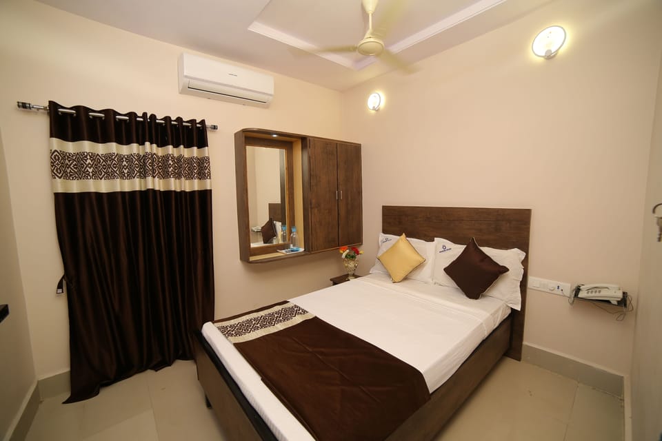 Standard Room | Rollaway beds, bed sheets