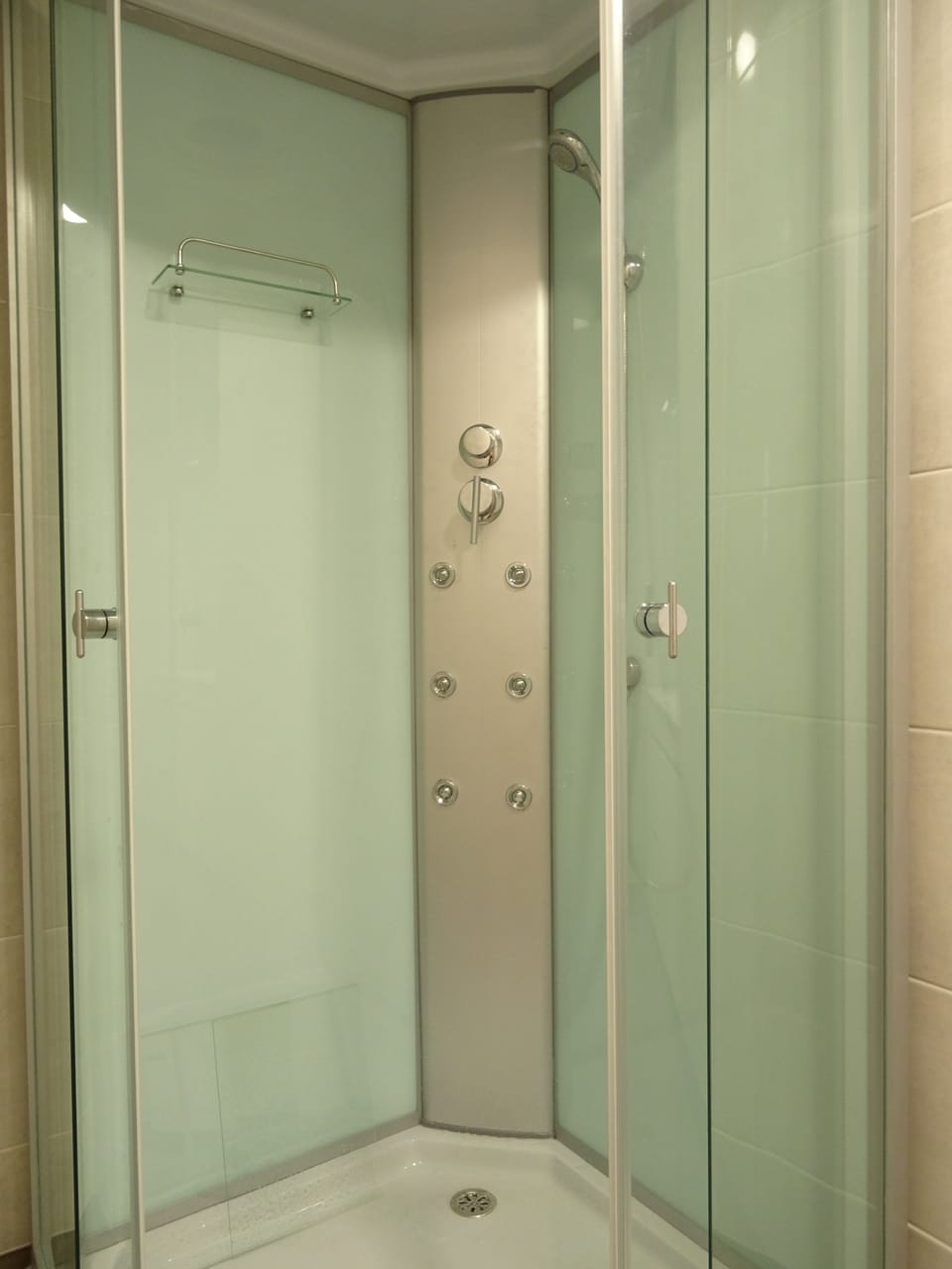 Basic Double Room, Non Smoking, Refrigerator (1) | Bathroom shower