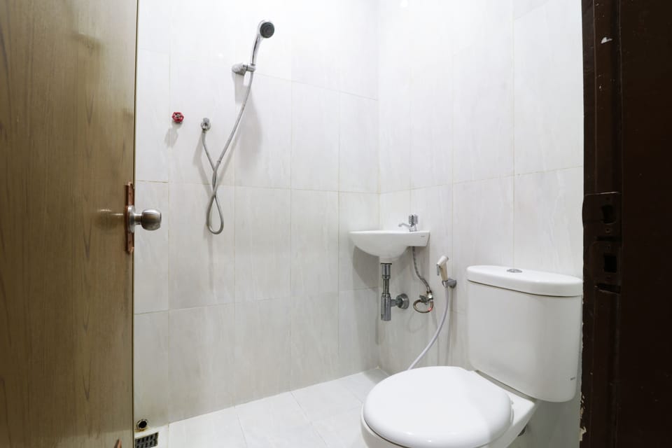 Standard Room | Bathroom | Shower, towels