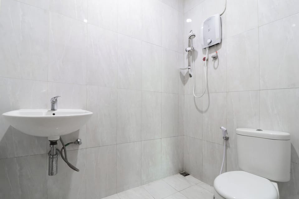 Superior Room | Bathroom | Shower, towels