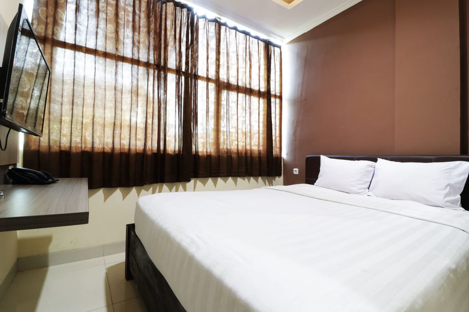 Superior Room | Desk, bed sheets