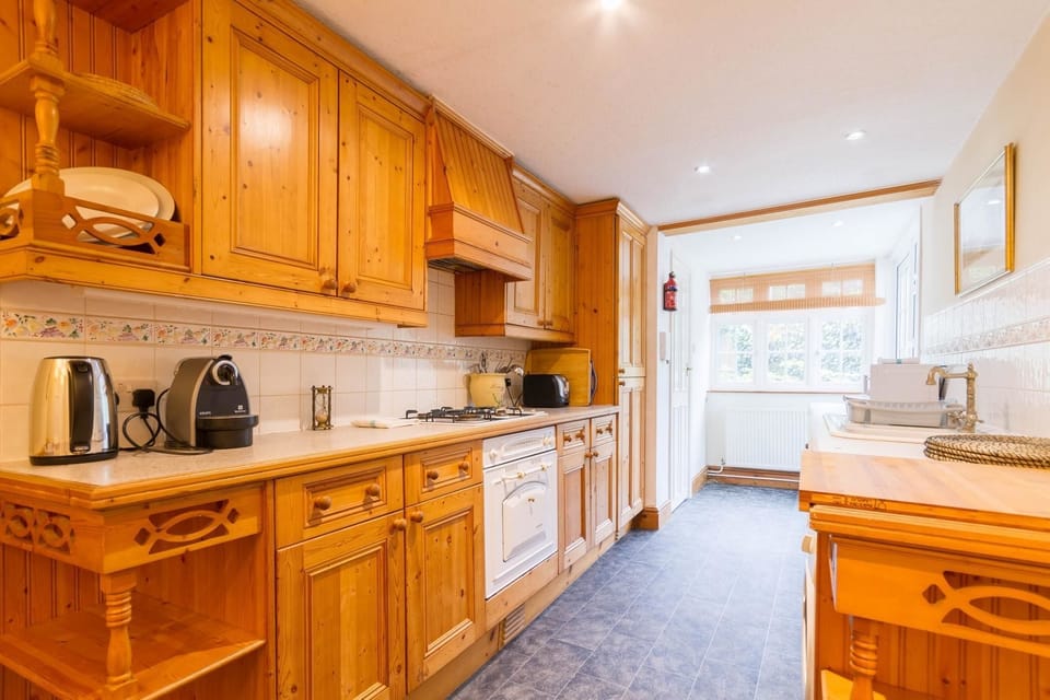 Cosy 3 Bedroom Detached House West Finchley | Miscellaneous
