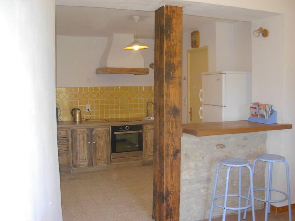 Apartment (Verveine ) | Private kitchen | Fridge, microwave, oven, coffee/tea maker