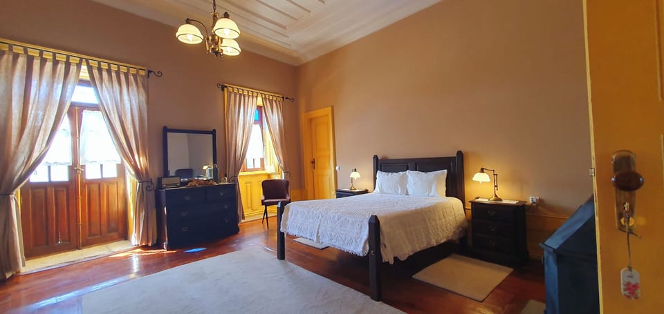 Family Triple Room | Desk, laptop workspace, free WiFi, bed sheets