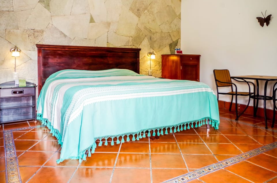 Standard Room, 1 King Bed | Blackout drapes, WiFi (free), bed sheets