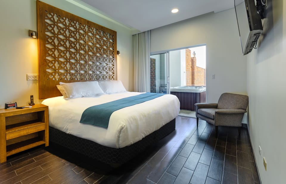 Master Suite California King , only adults | In-room safe, blackout drapes, iron/ironing board, free WiFi