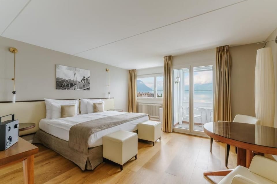 Suite, Lake View (Mona) | Premium bedding, minibar, in-room safe, desk