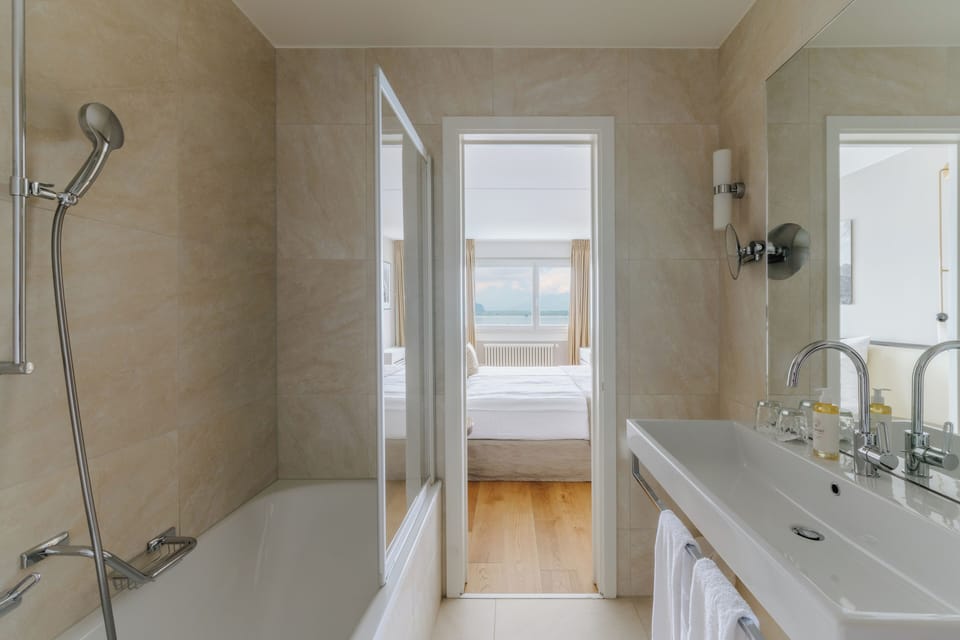 Suite, Balcony, Lake View (Mona) | Premium bedding, minibar, in-room safe, desk