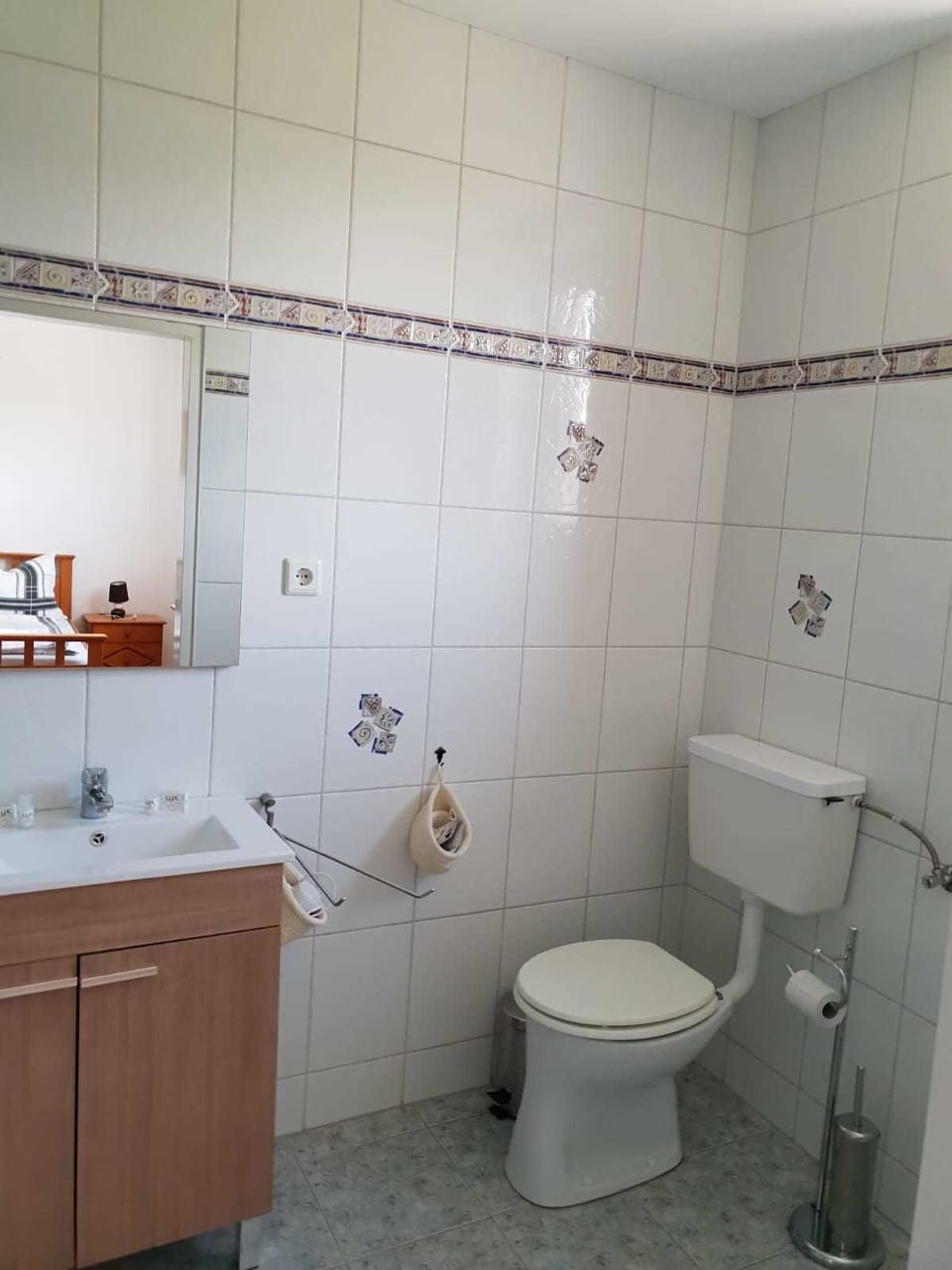 Free toiletries, slippers, bidet, towels