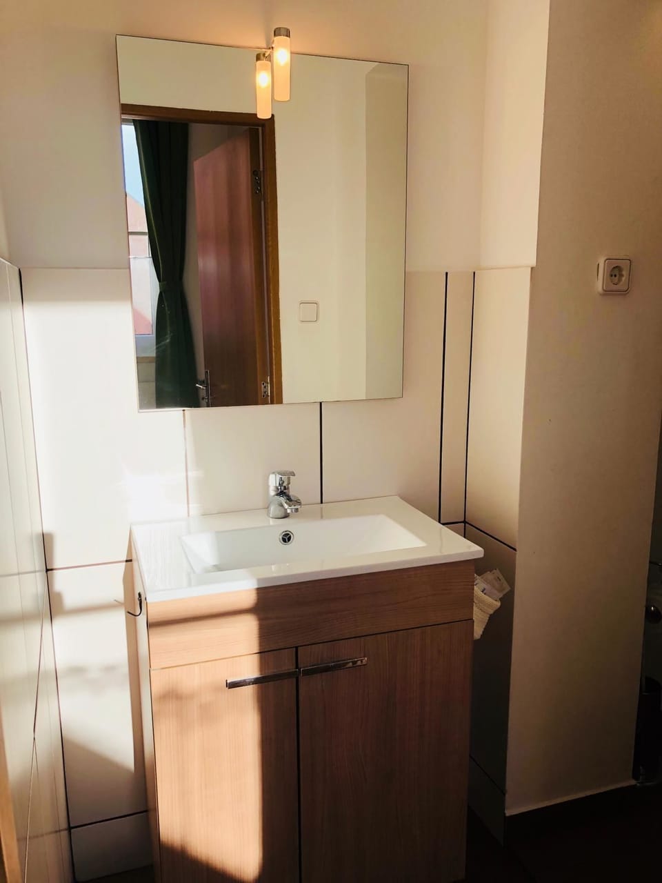 Basic Single Room | Bathroom | Free toiletries, slippers, bidet, towels