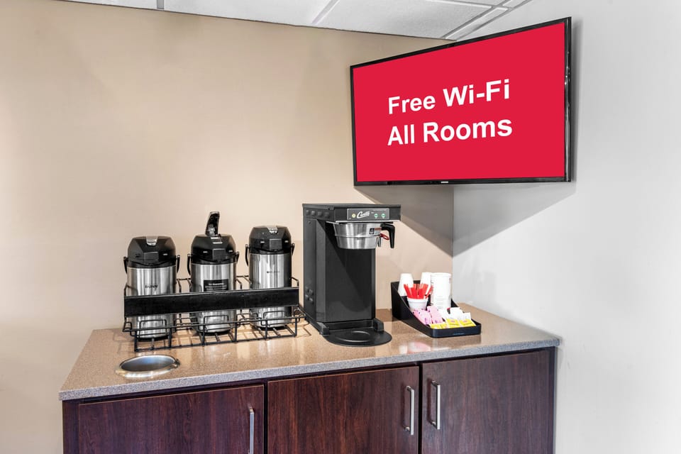 Red Roof Inn Indianapolis North - College Park Hotel in Pike Township