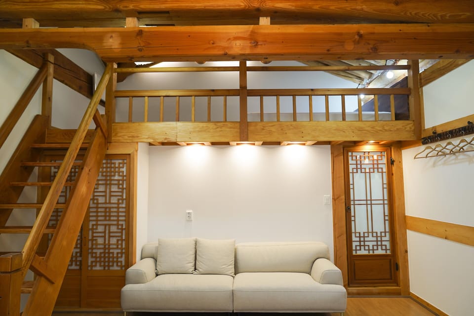 Luxury Quadruple Room | Bathroom | Shower, free toiletries, hair dryer, slippers