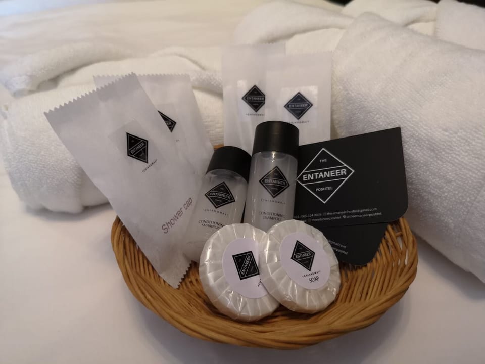Deluxe Room, 1 King Bed | Blackout drapes, free WiFi, bed sheets