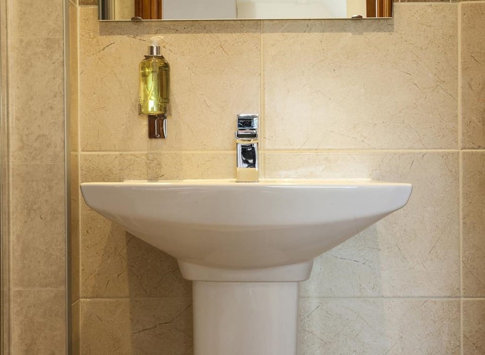 Bathroom sink